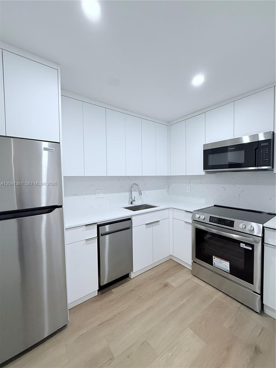1900 Meridian Ave # 403