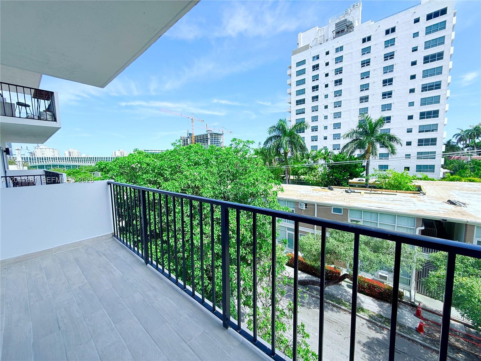 1900 Meridian Ave # 403