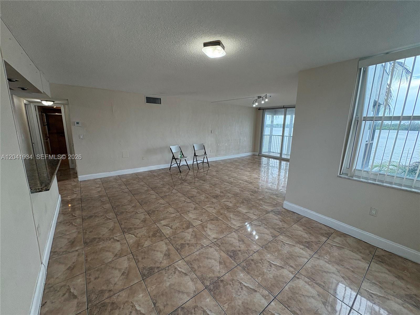 1075 NE Miami Gardens Dr Unit: 211