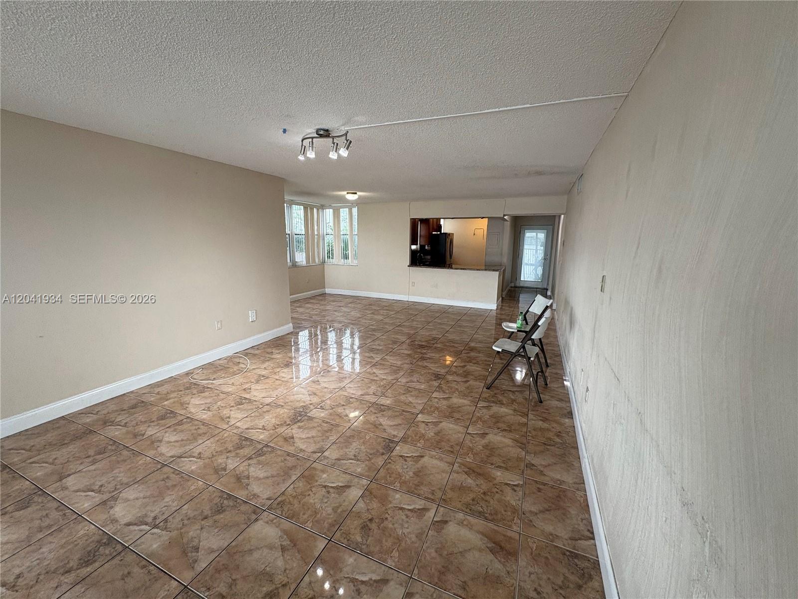 1075 NE Miami Gardens Dr Unit: 211