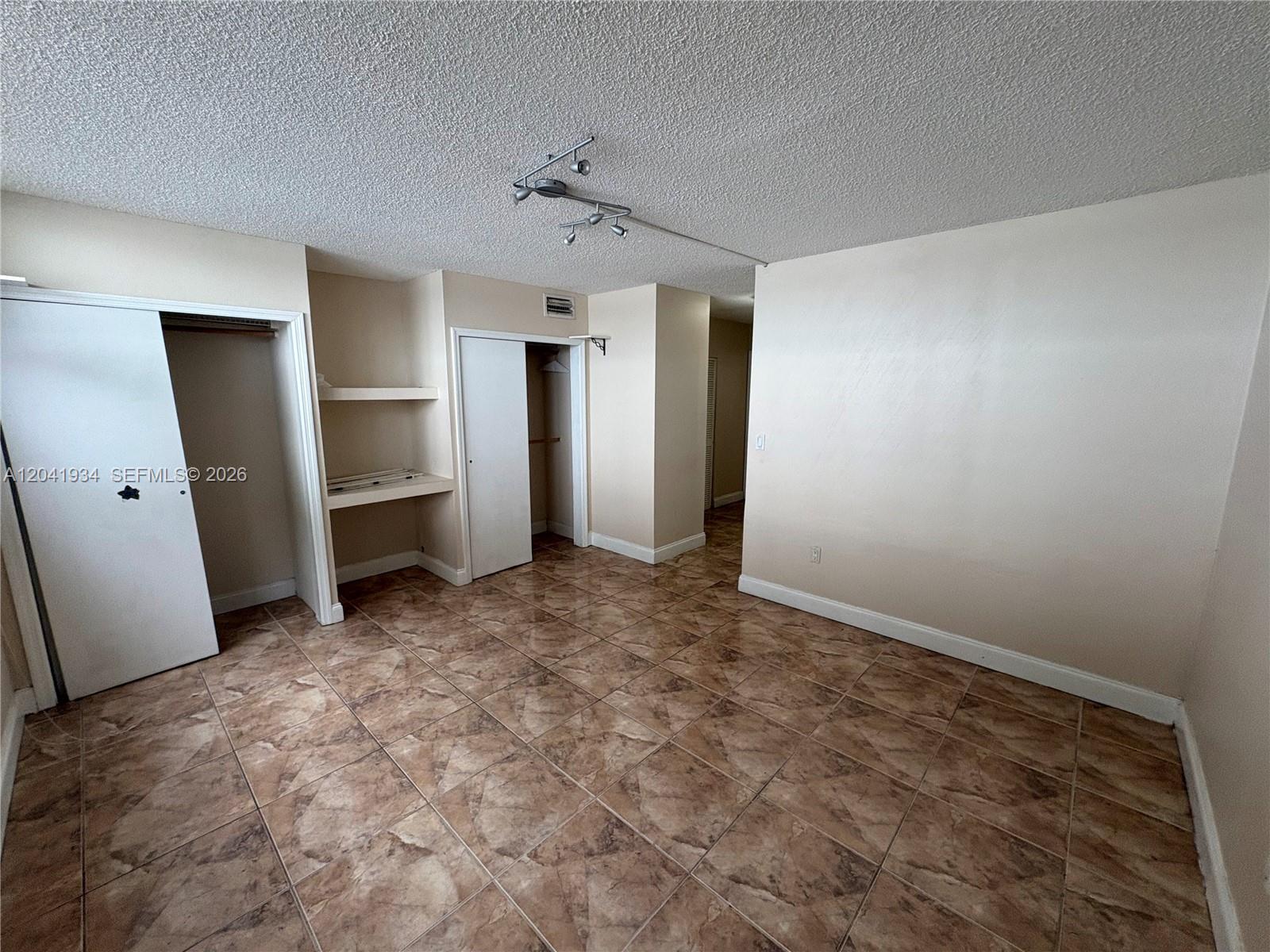 1075 NE Miami Gardens Dr Unit: 211