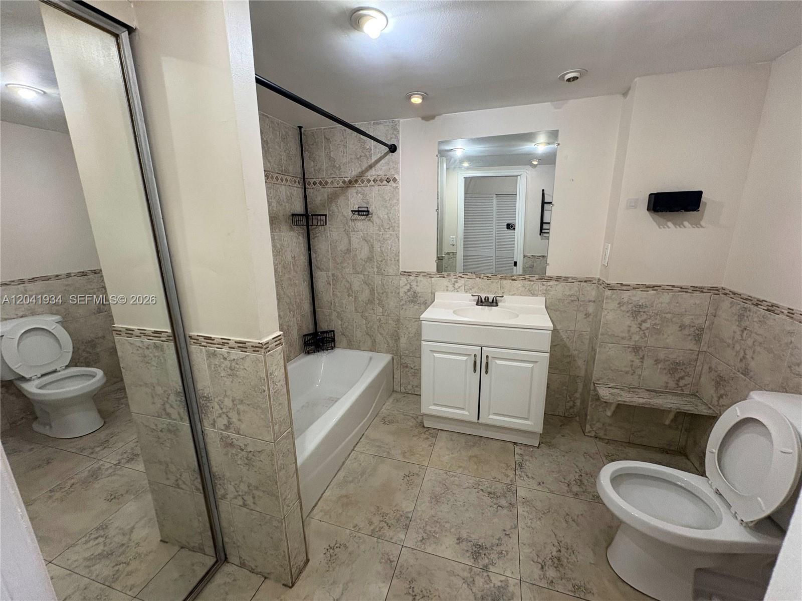 1075 NE Miami Gardens Dr Unit: 211