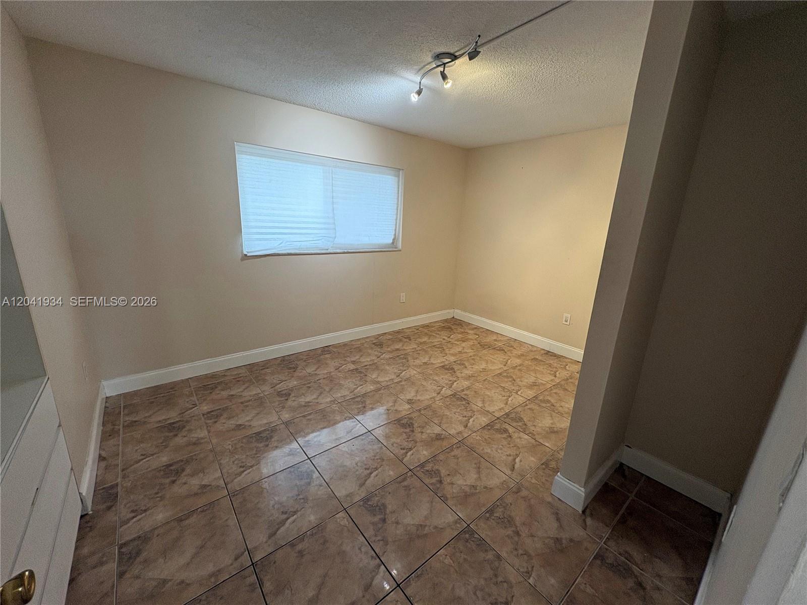 1075 NE Miami Gardens Dr Unit: 211