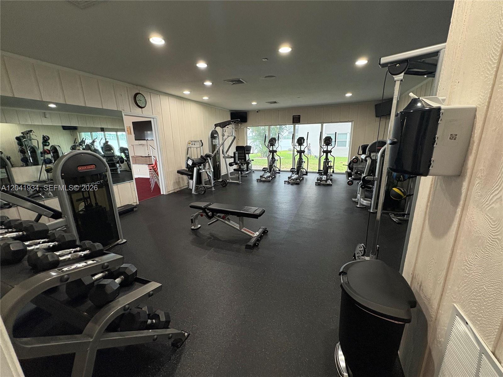 1075 NE Miami Gardens Dr Unit: 211