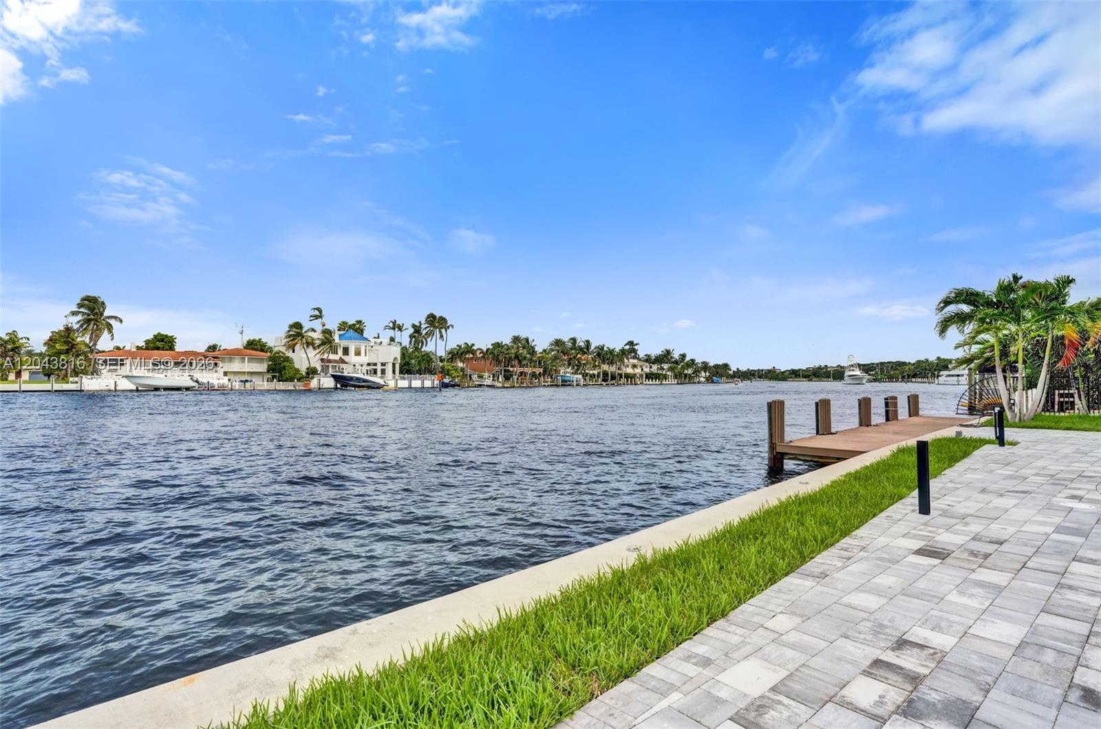 2639 N Riverside Dr # 206
