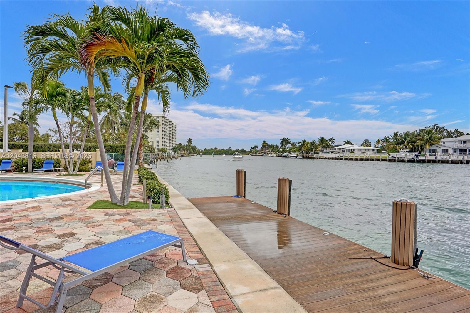 2639 N Riverside Dr # 206