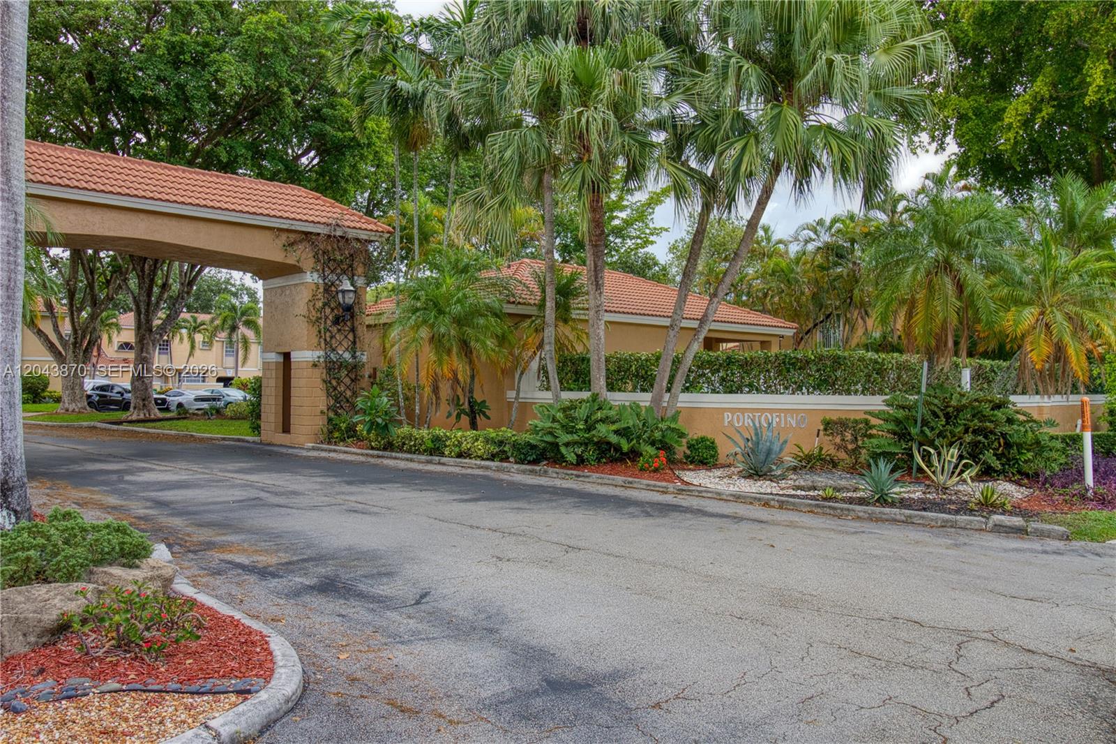 11415 Lakeview Dr # D Unit: 2-D