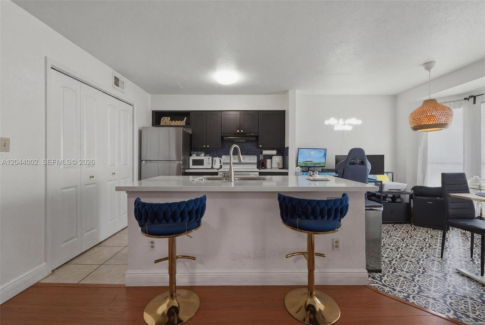 977 Riverside Dr # 220