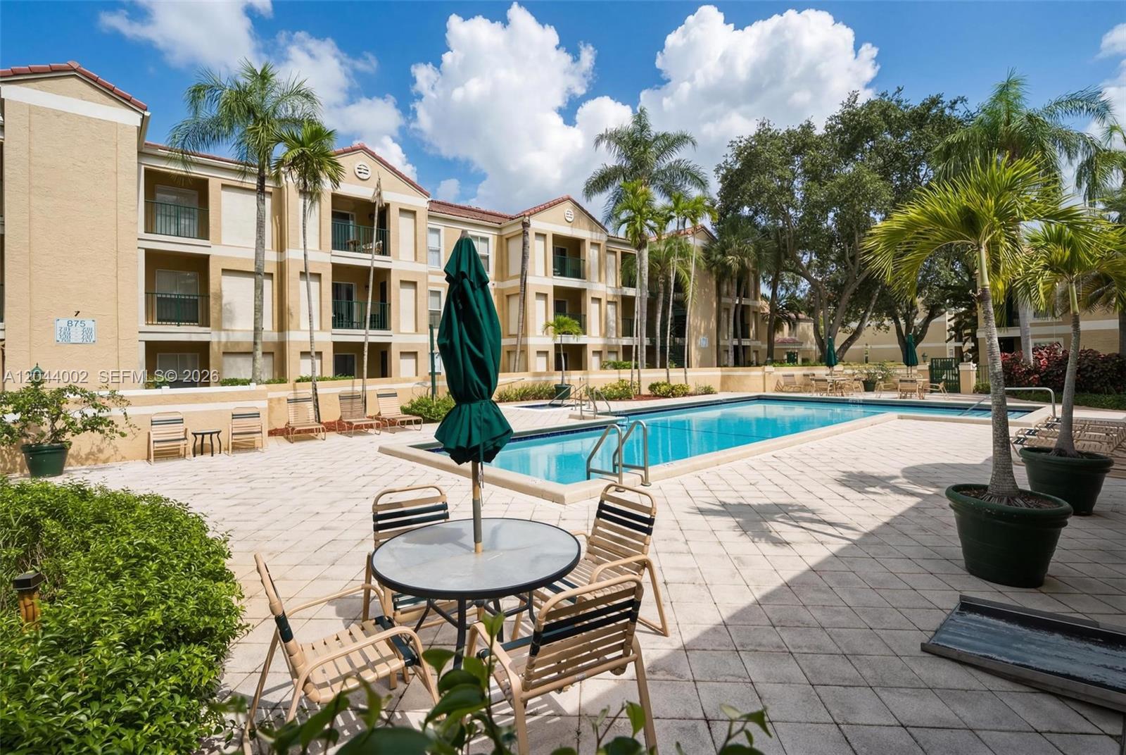 977 Riverside Dr # 220