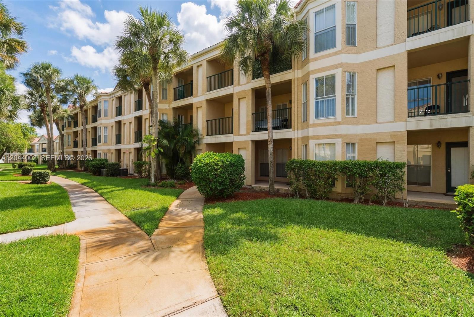 977 Riverside Dr # 220