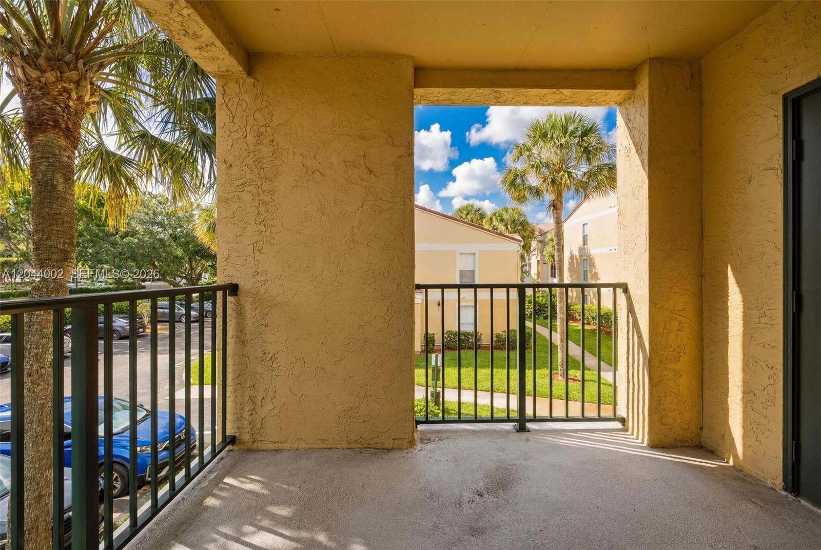 977 Riverside Dr # 220