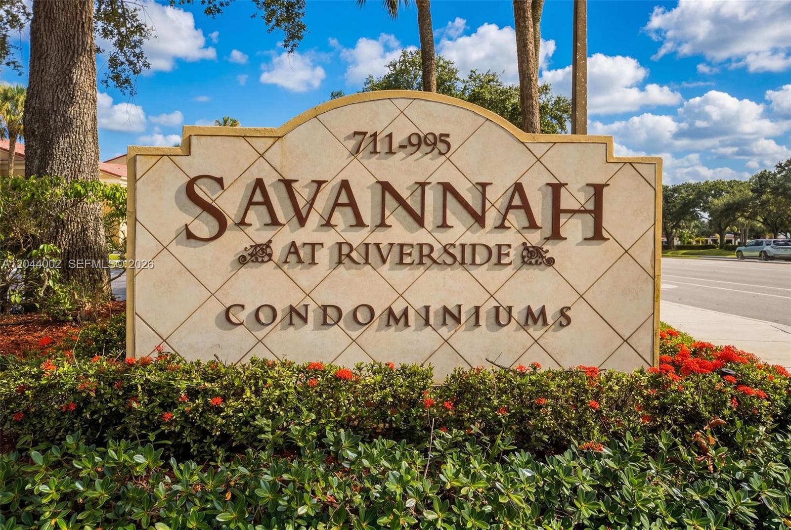 977 Riverside Dr # 220
