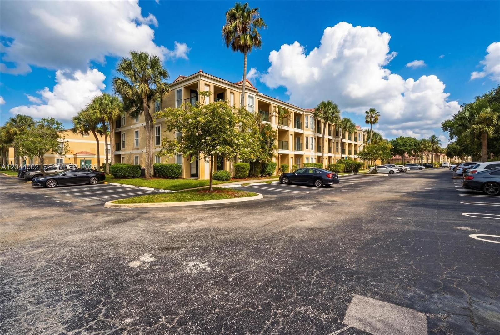 977 Riverside Dr # 220
