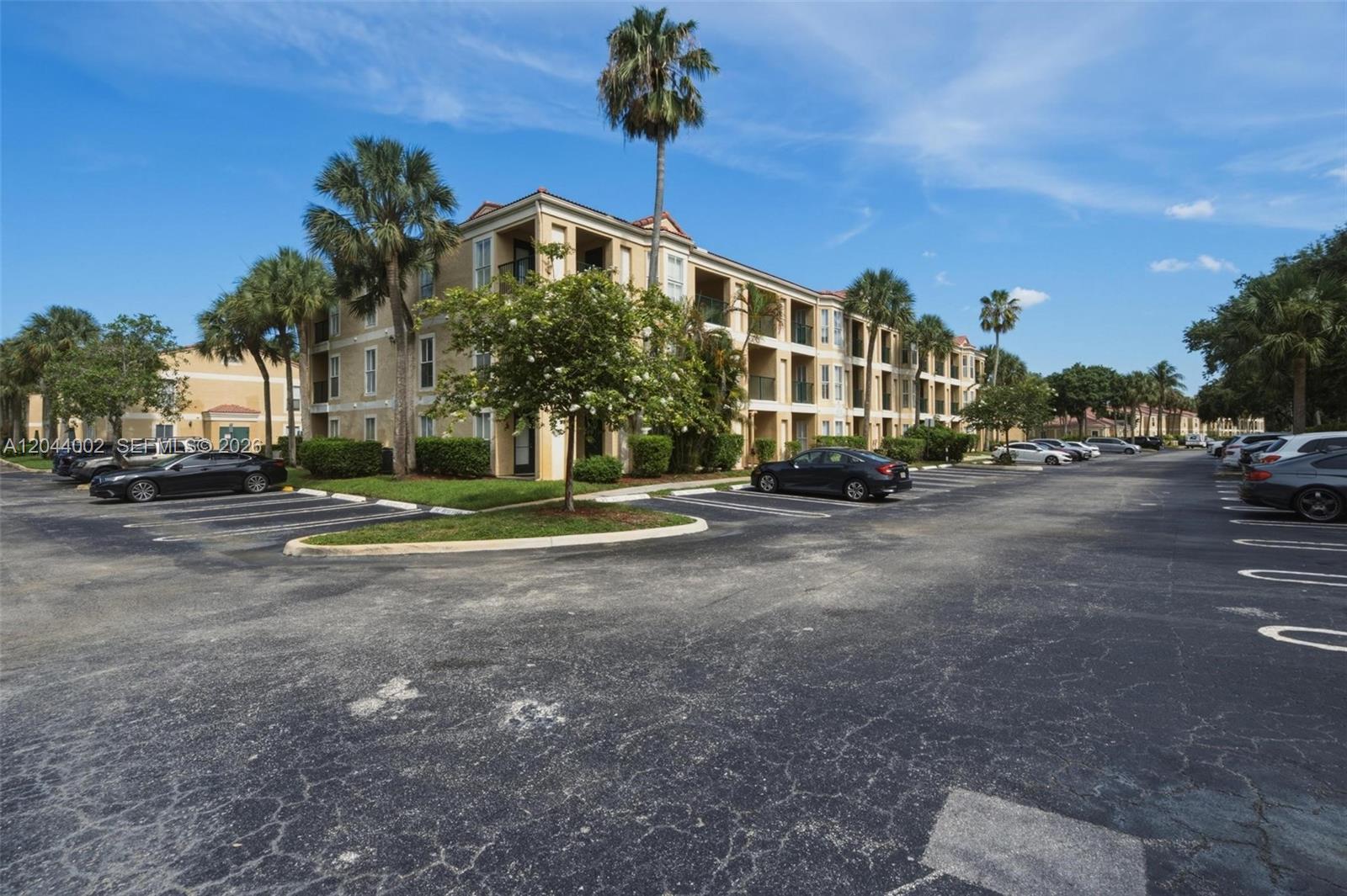 977 Riverside Dr # 220