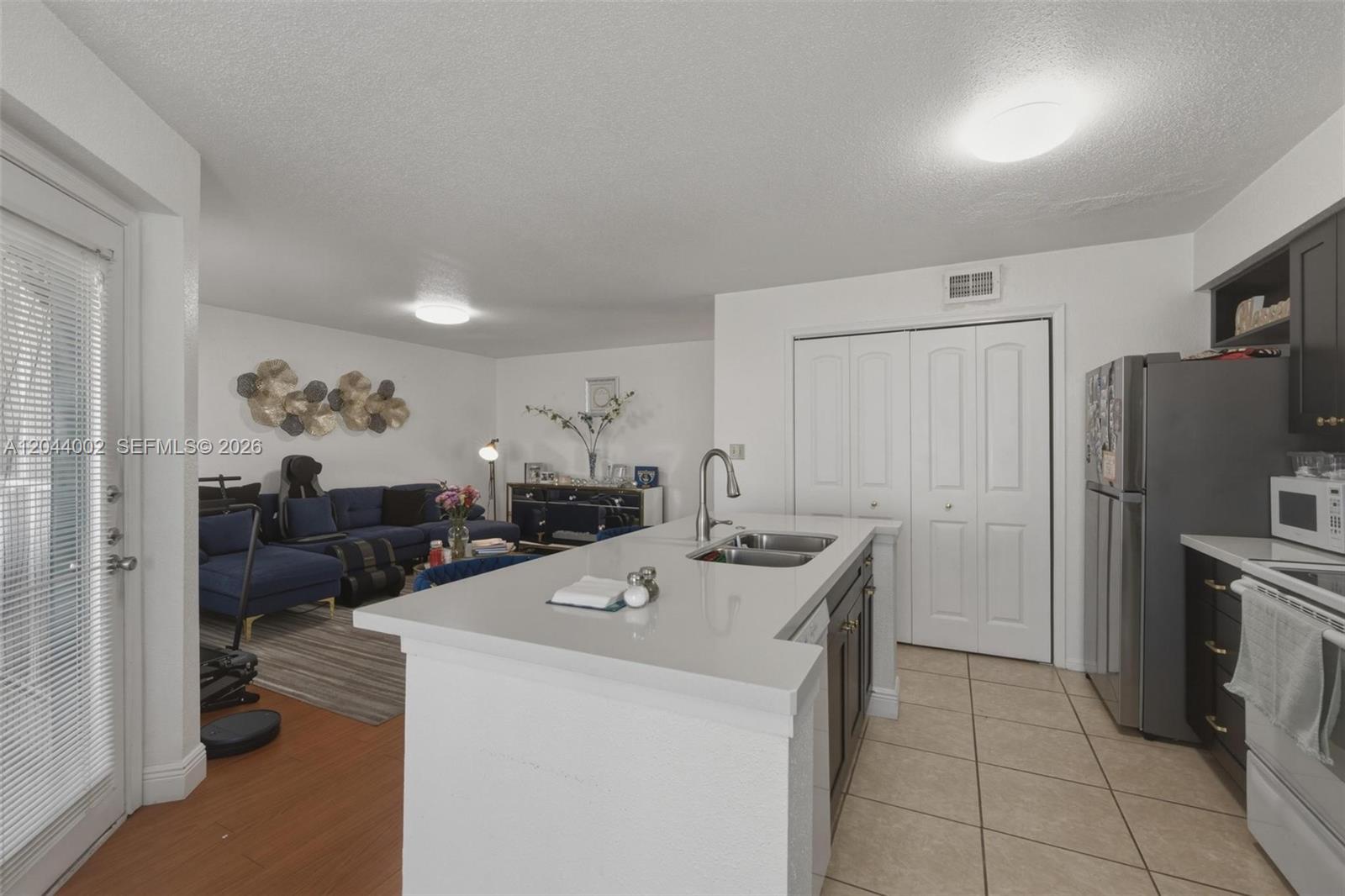 977 Riverside Dr # 220