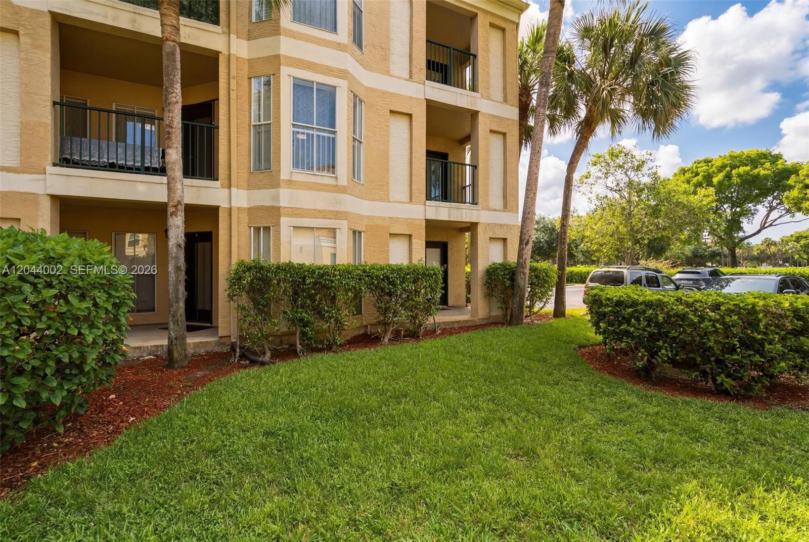 977 Riverside Dr # 220