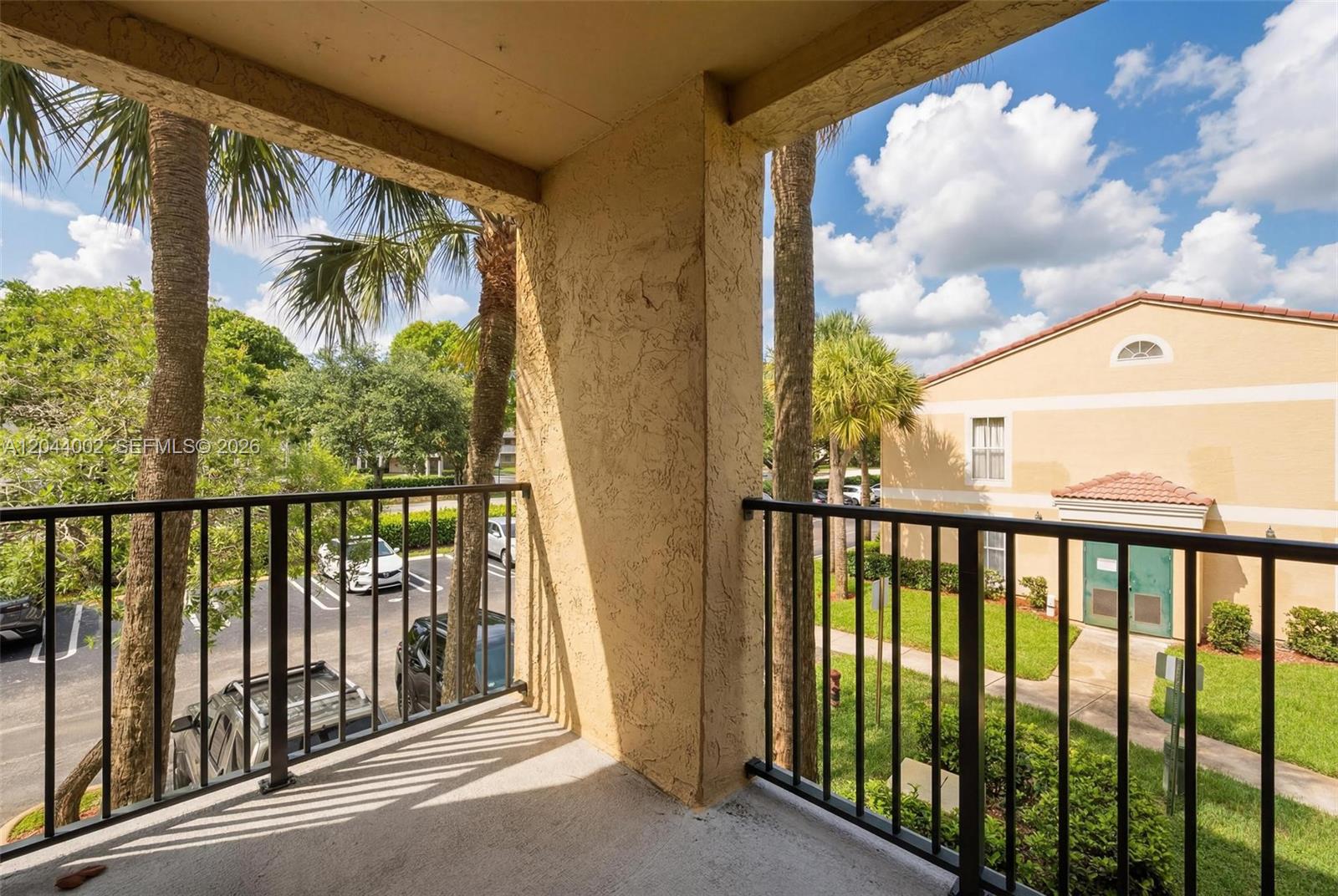 977 Riverside Dr # 220