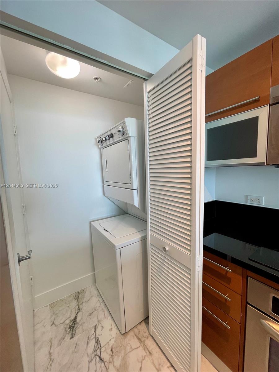 253 NE 2nd St # 2409