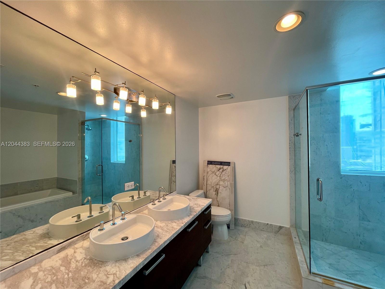 253 NE 2nd St # 2409