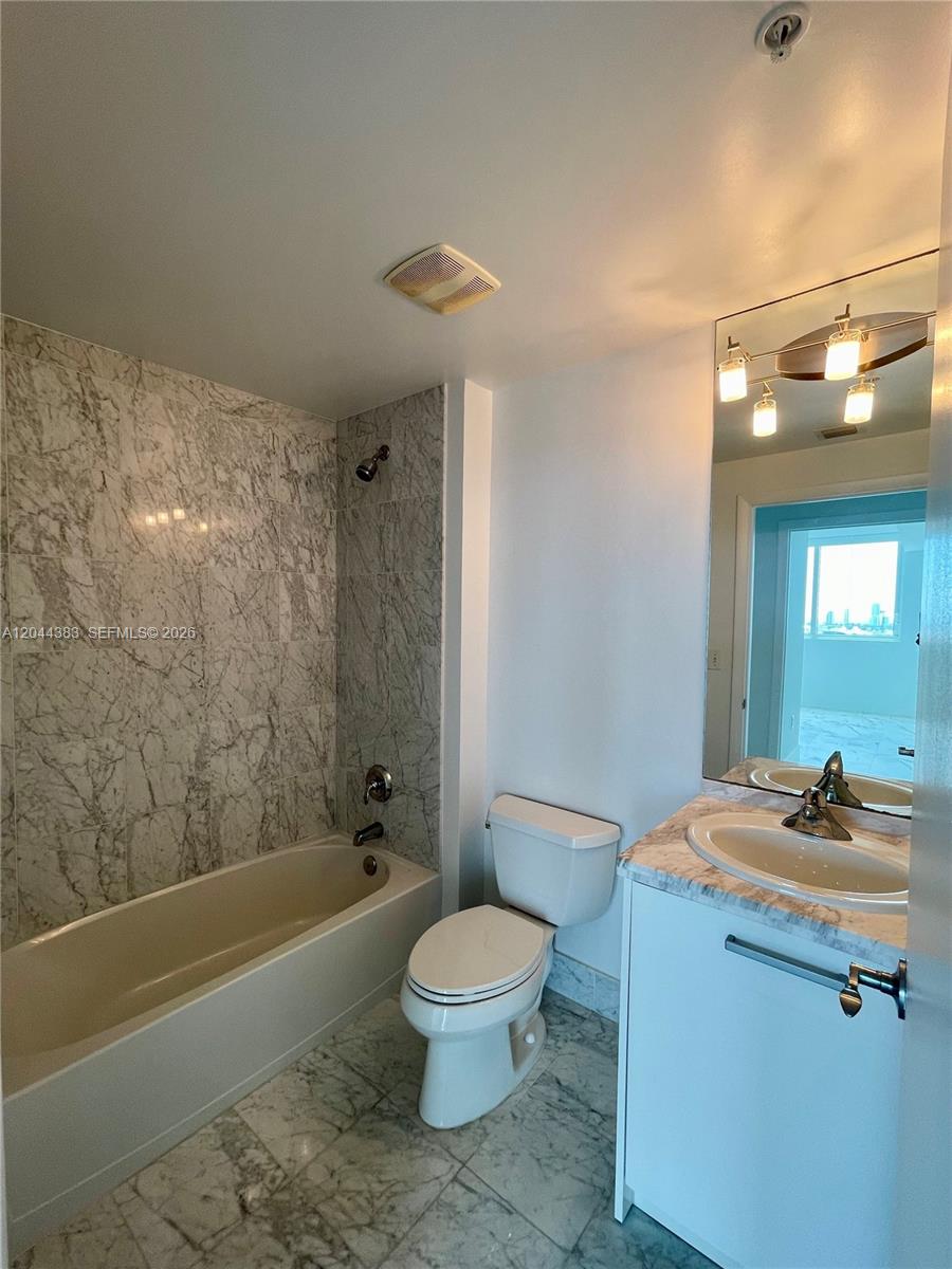 253 NE 2nd St # 2409