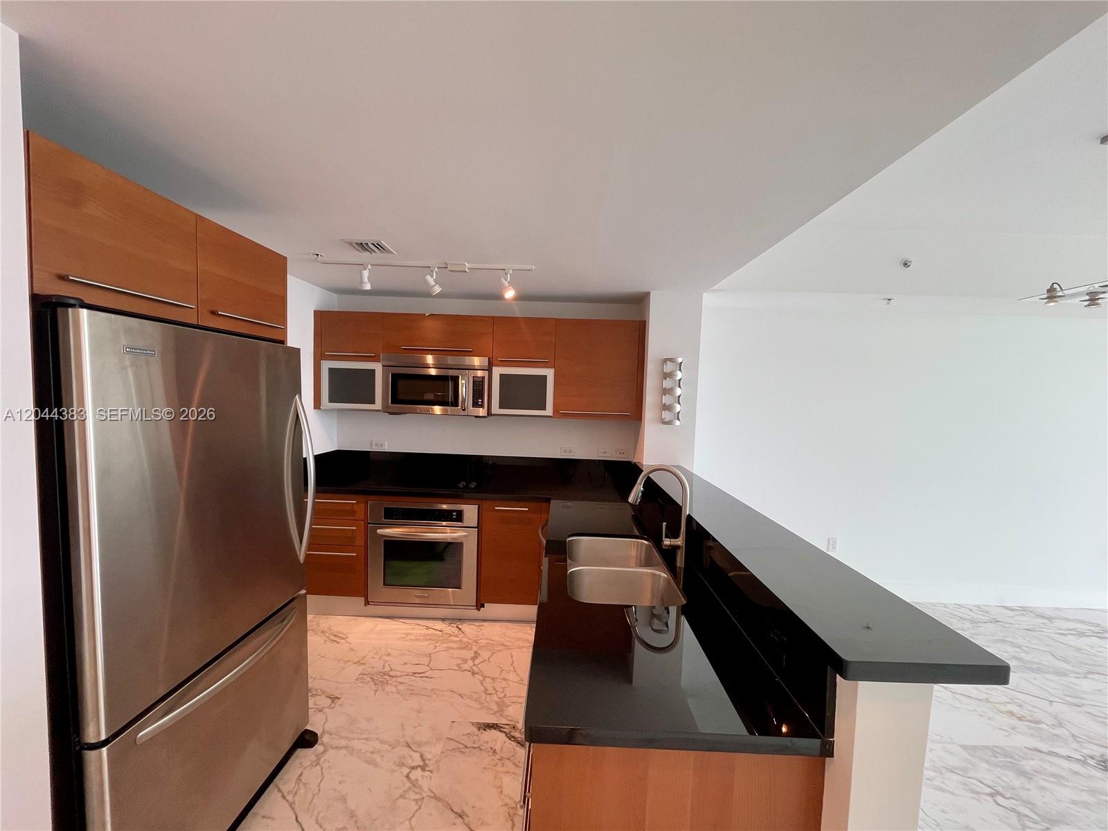 253 NE 2nd St # 2409