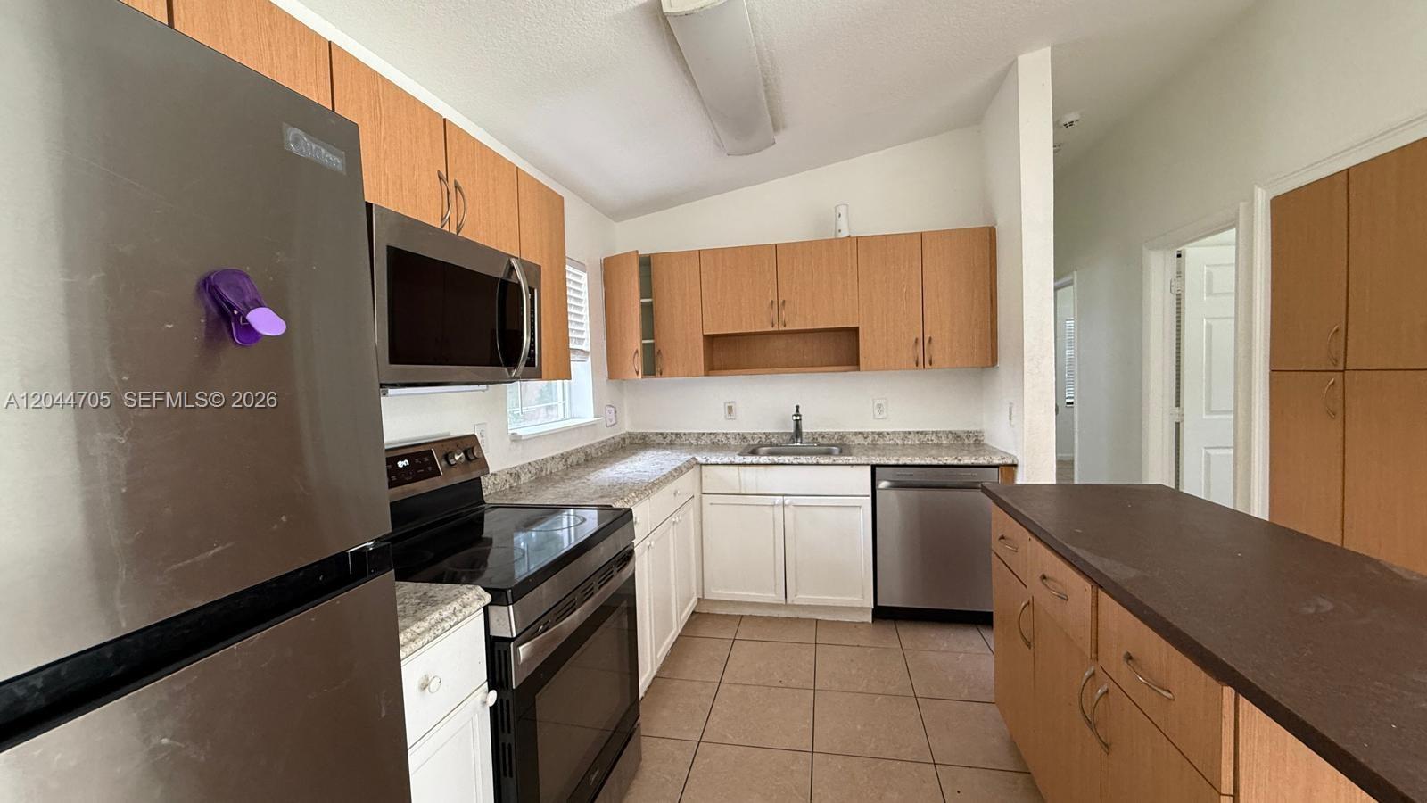 1525 NW 18th Ct