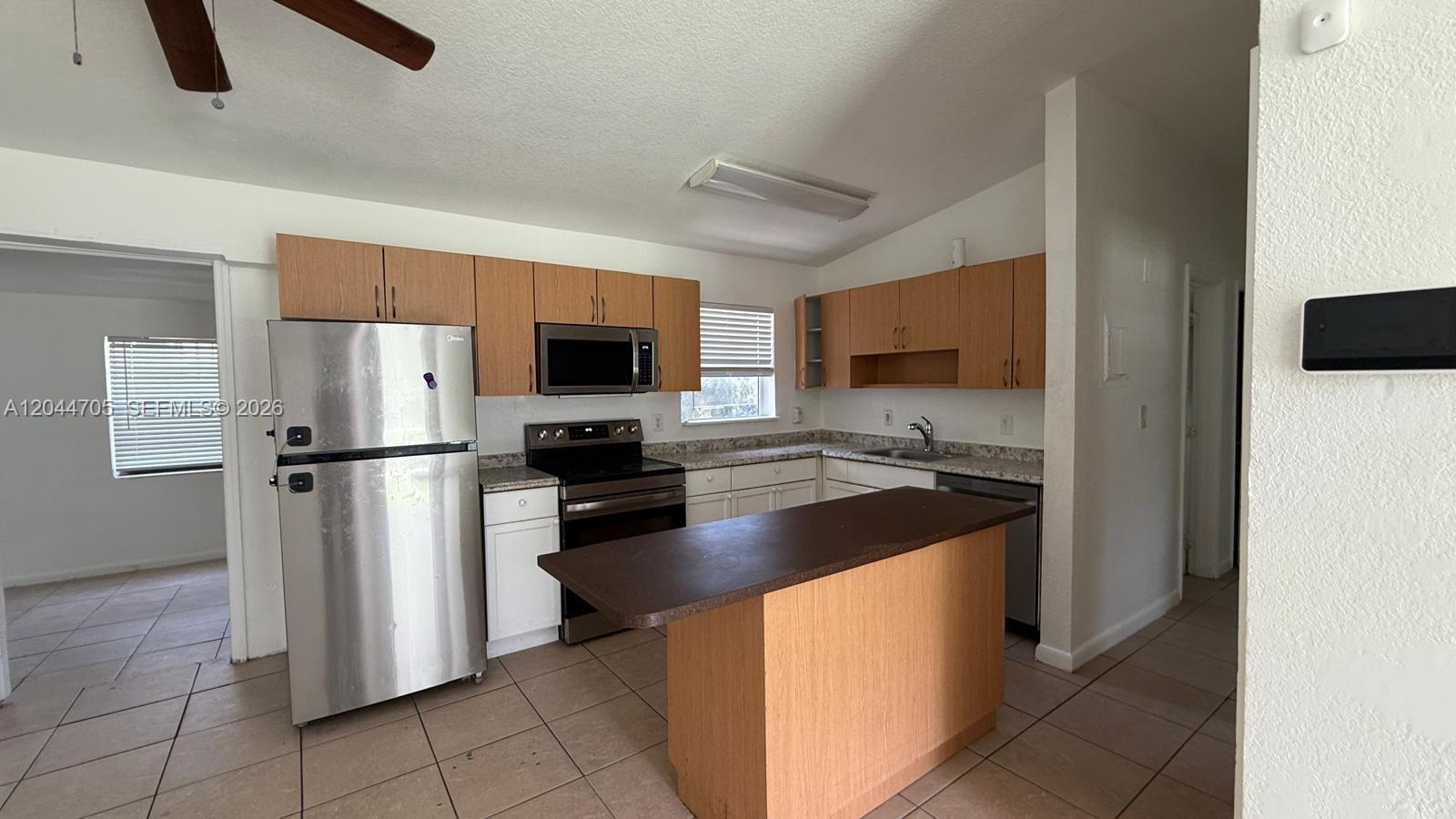 1525 NW 18th Ct