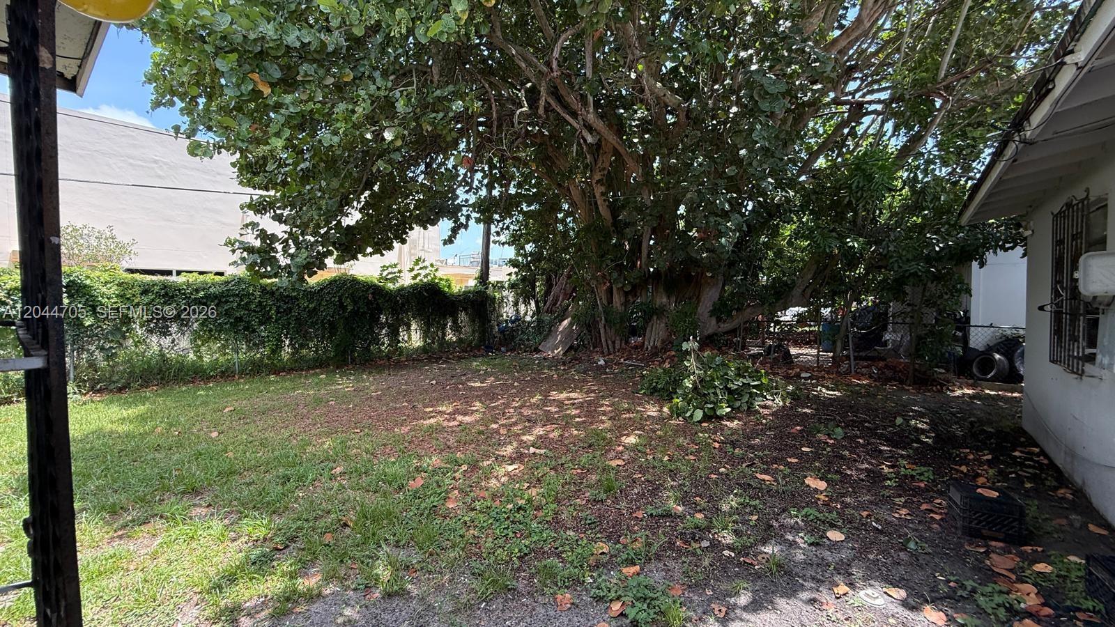 1525 NW 18th Ct