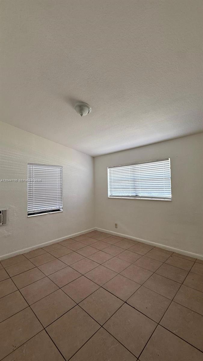 1525 NW 18th Ct