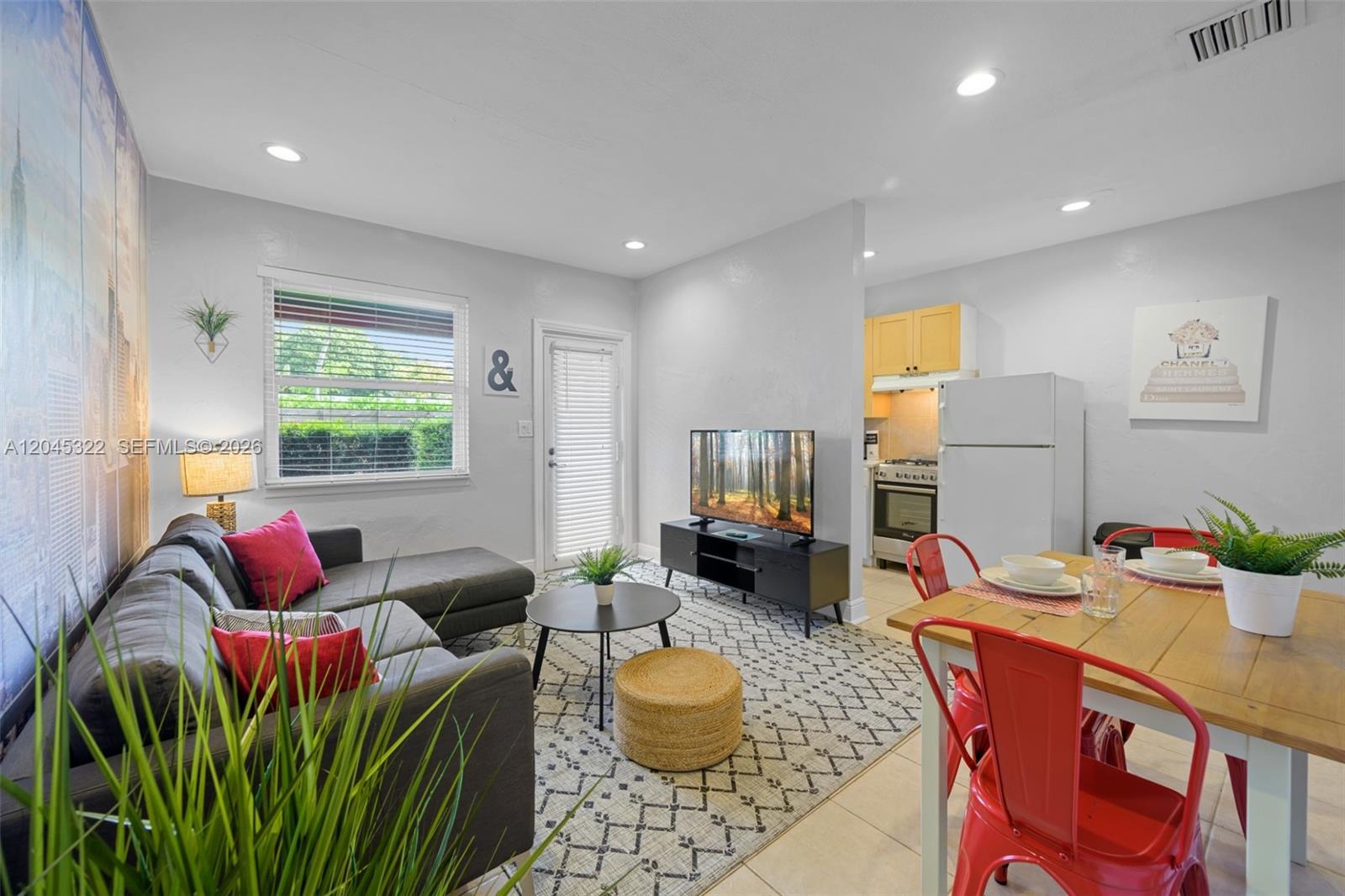 620 SW 7th St # 6 Unit: 1-6