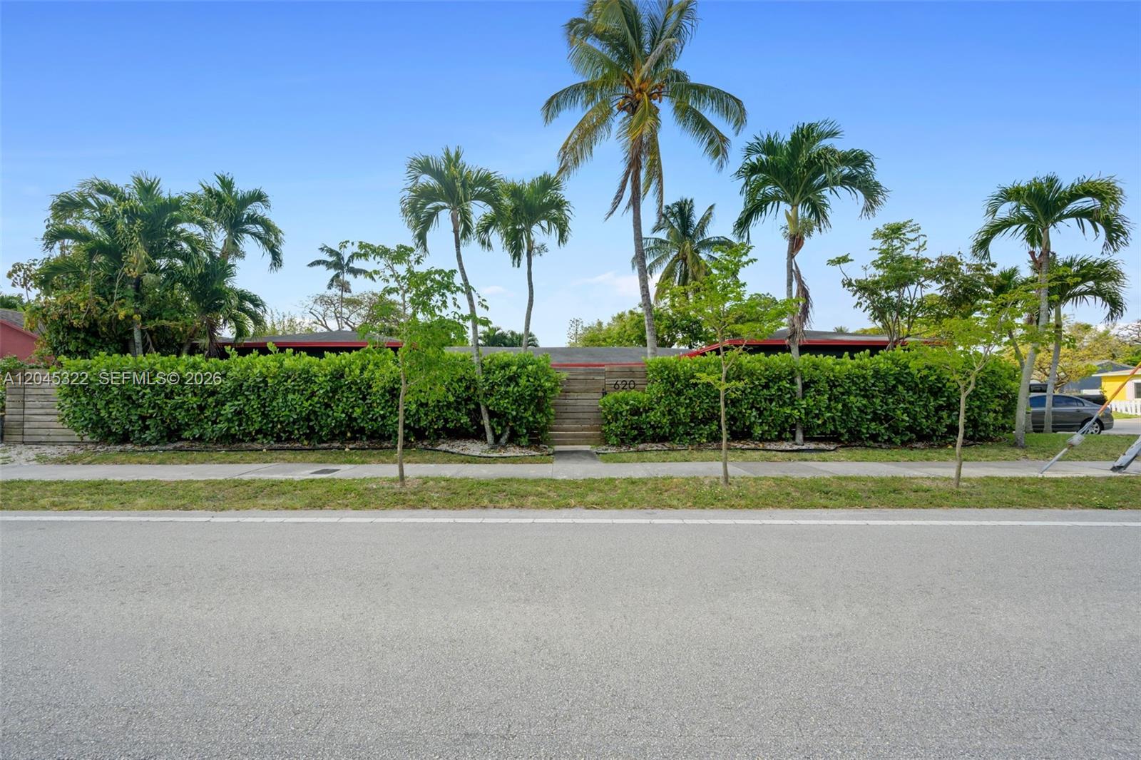 620 SW 7th St # 6 Unit: 1-6