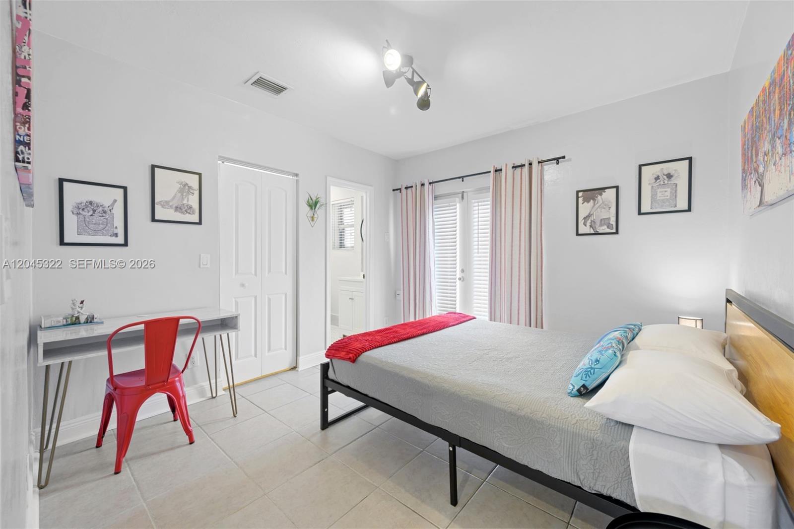 620 SW 7th St # 6 Unit: 1-6