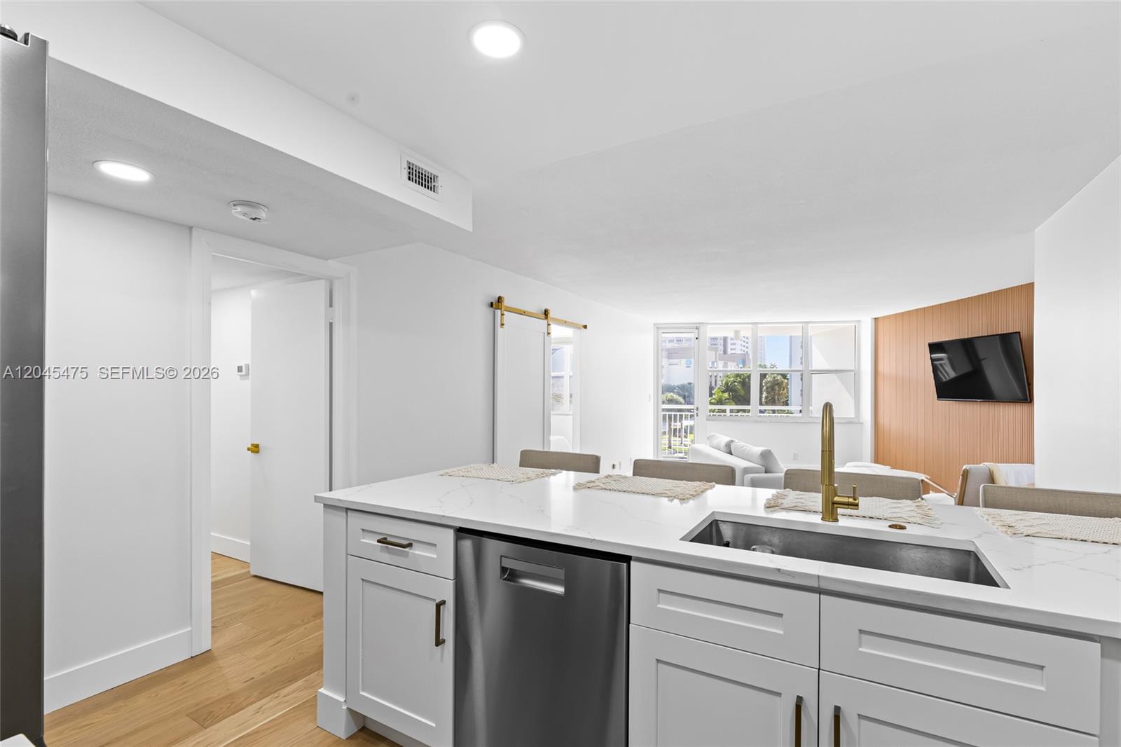 301 N Ocean Blvd # 302