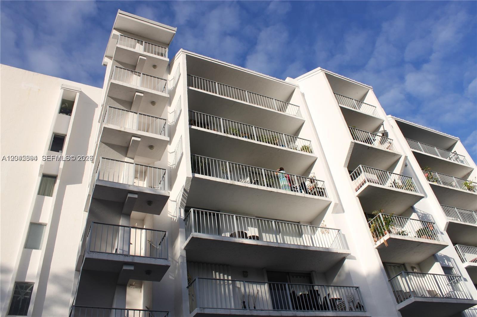 700 NE 63rd St Unit: DPH7