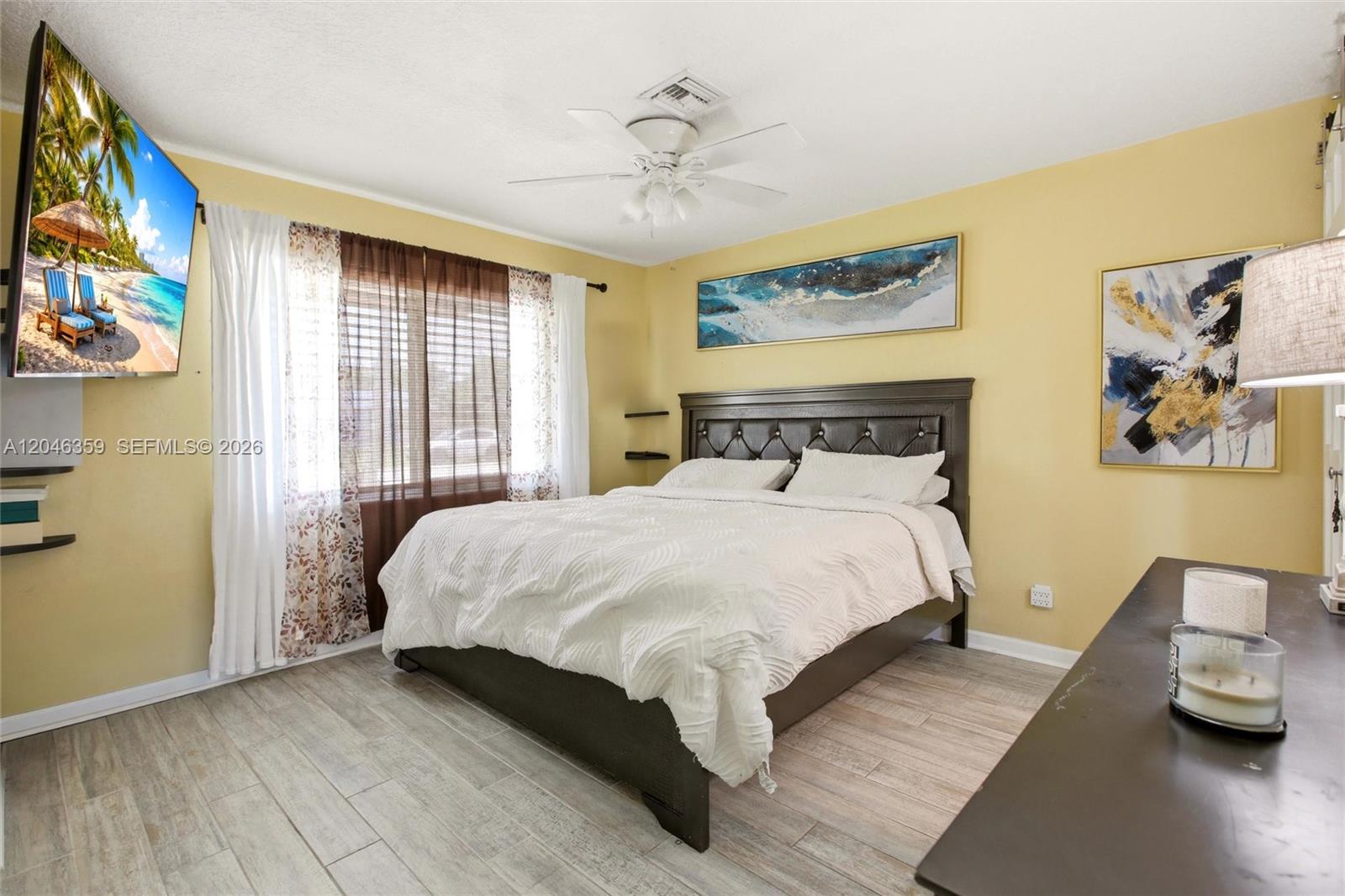 1476 N Mangonia Dr