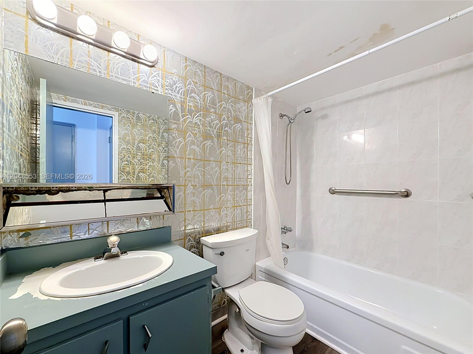 1228 West Ave # 208