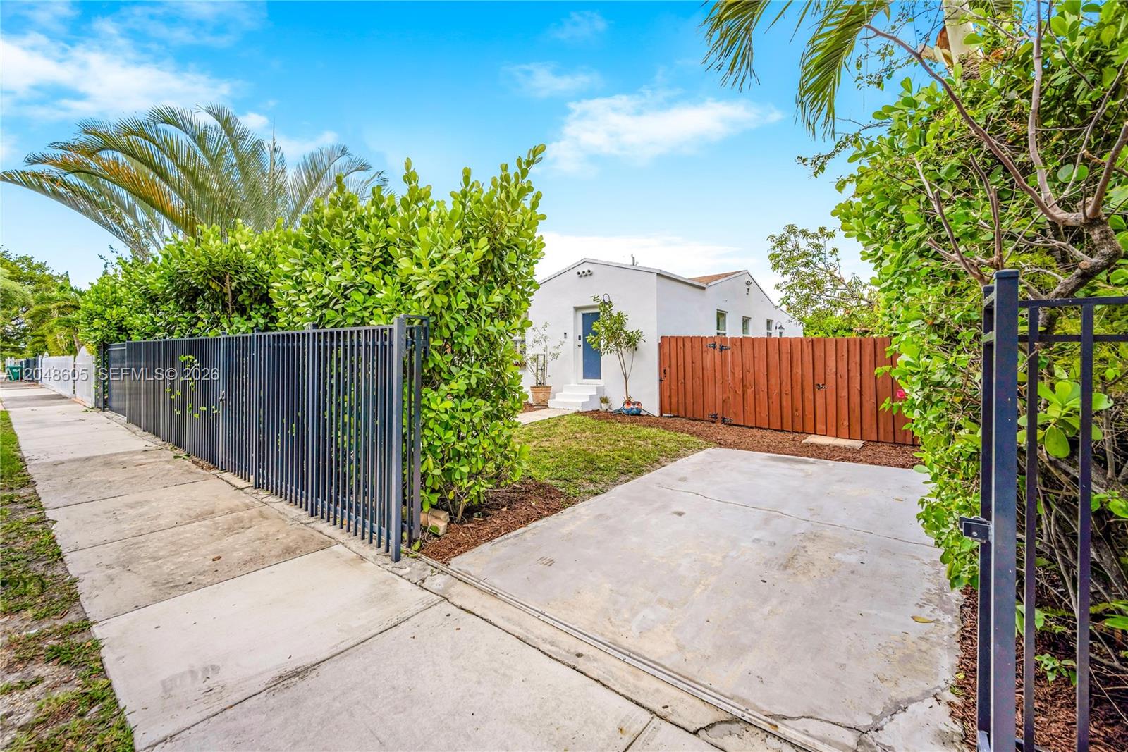 250 NW 40th Ave
