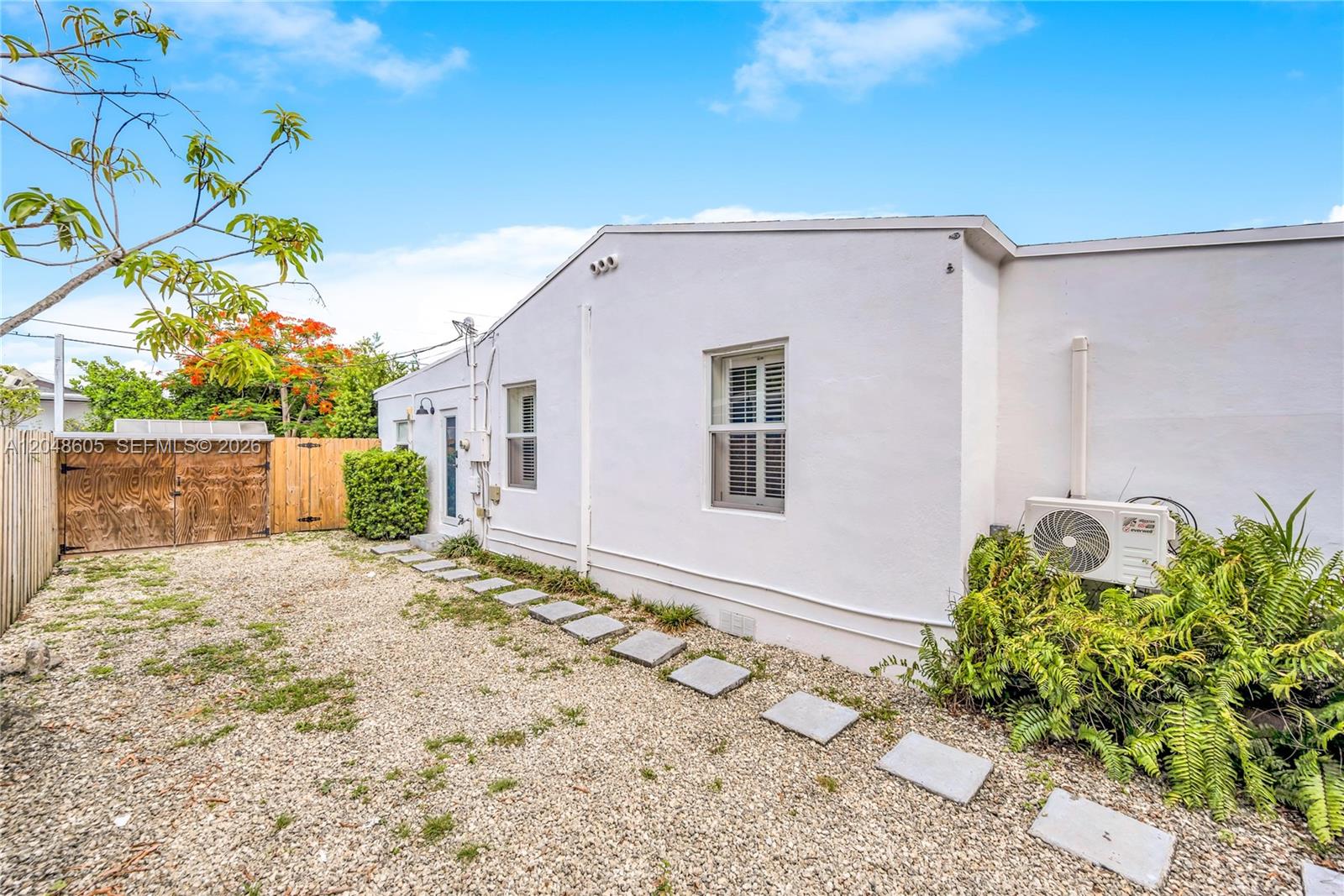 250 NW 40th Ave