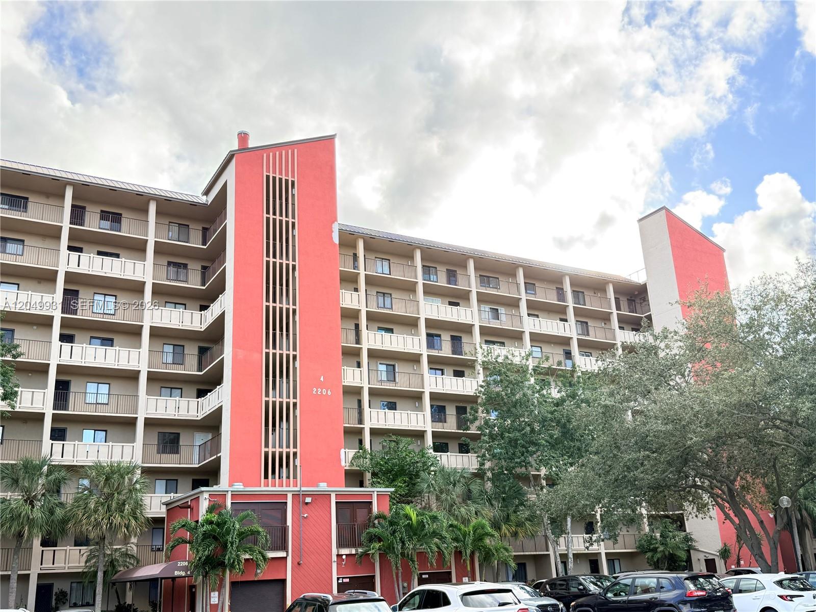 2206 S Cypress Bend Dr # 508