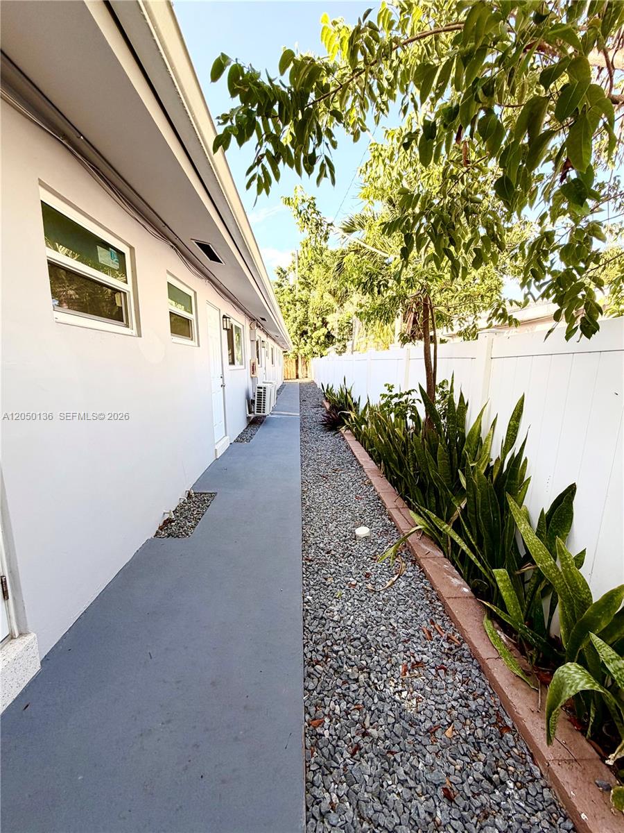 1632 NE 4th Pl # 1