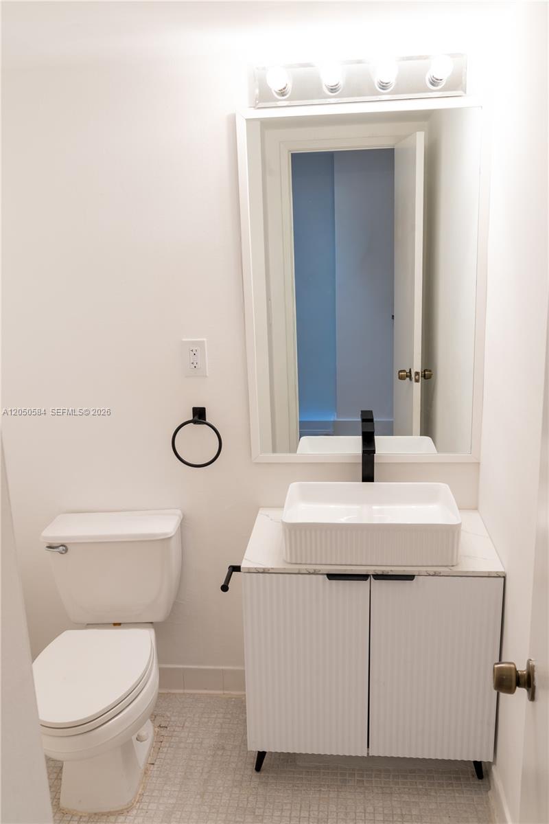 19390 Collins Ave # 24 Unit: PH-24