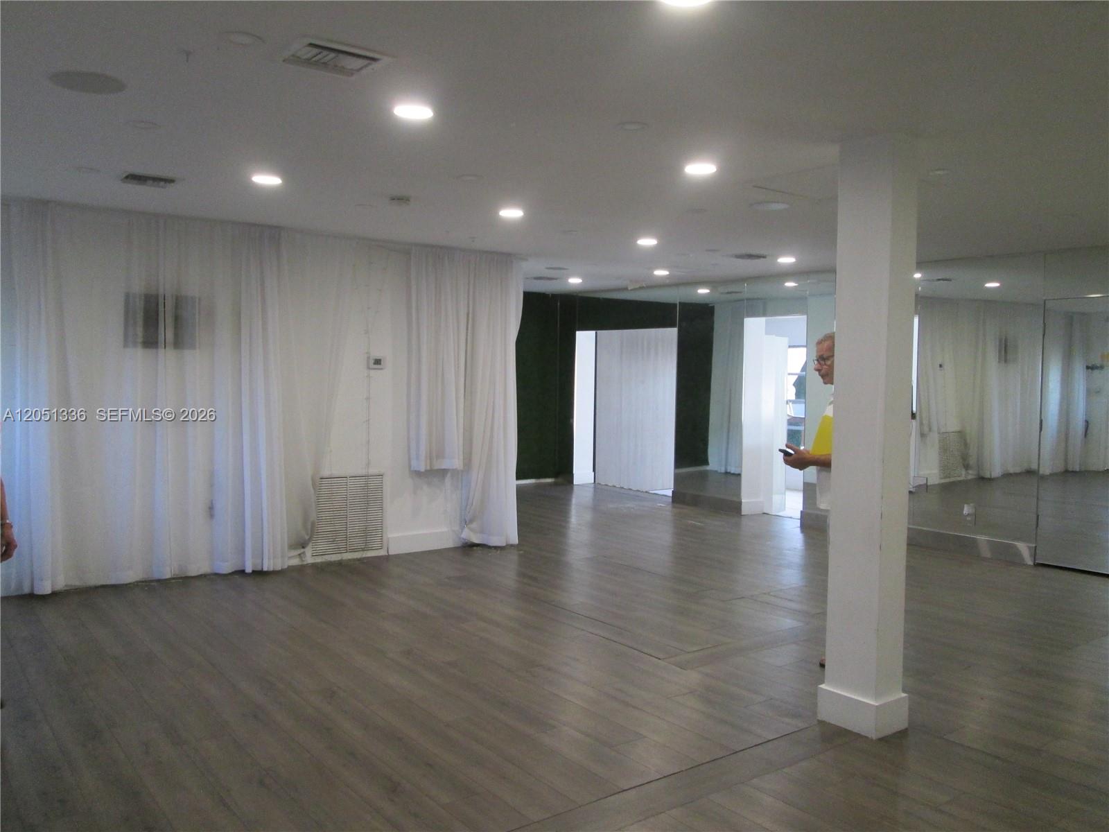 241 E Commercial Blvd