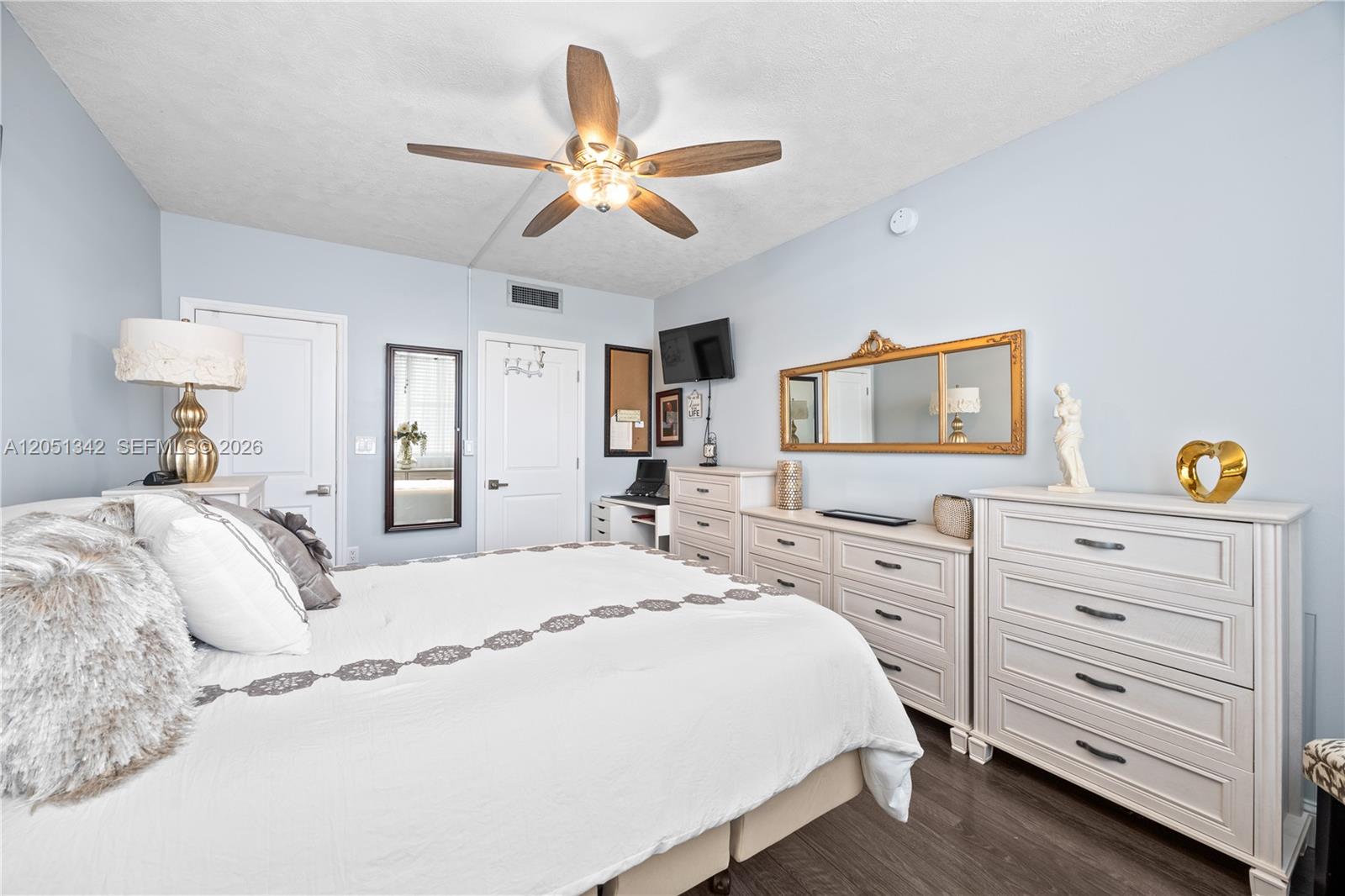 300 Bayview Dr # 903