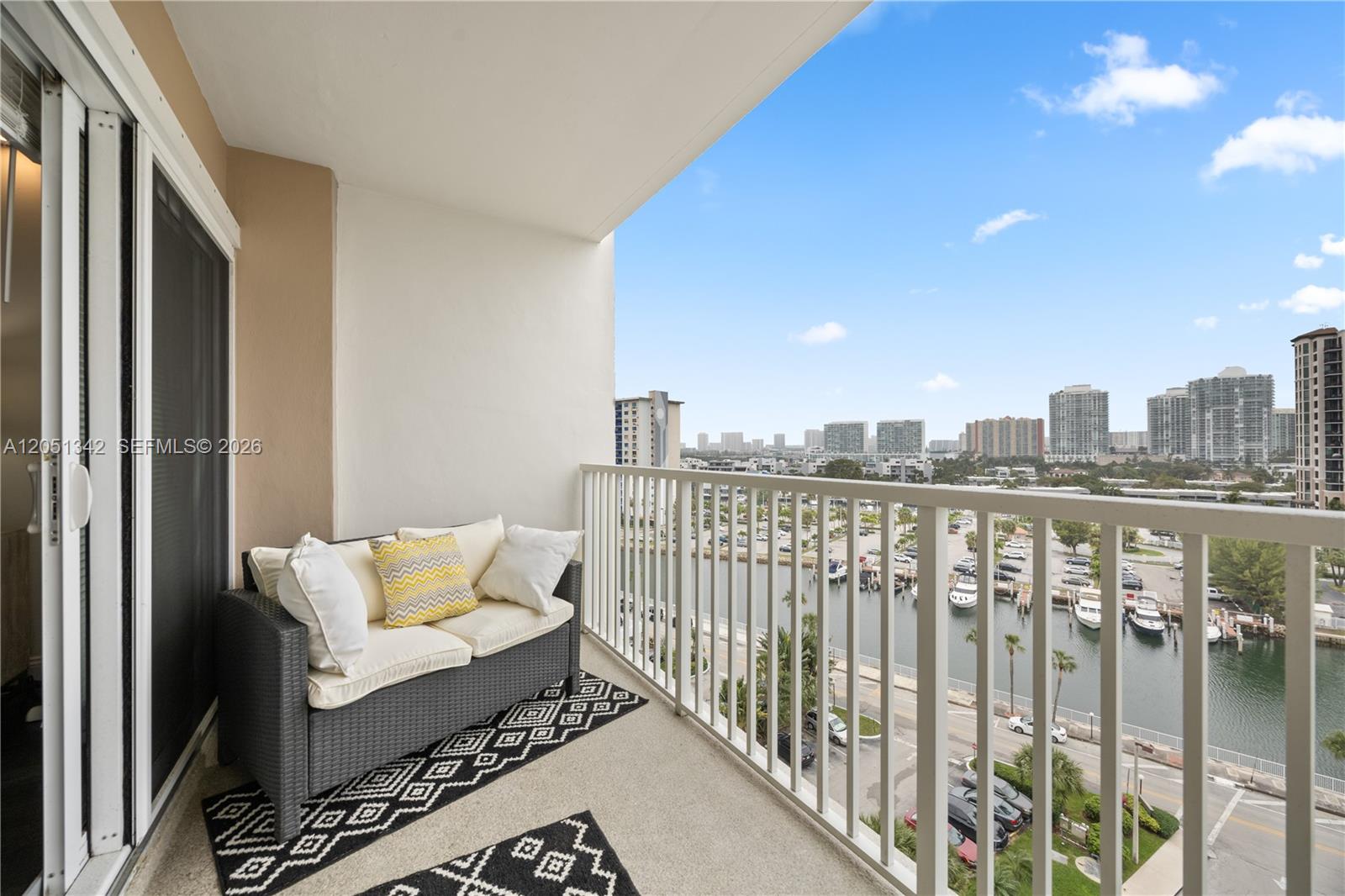 300 Bayview Dr # 903