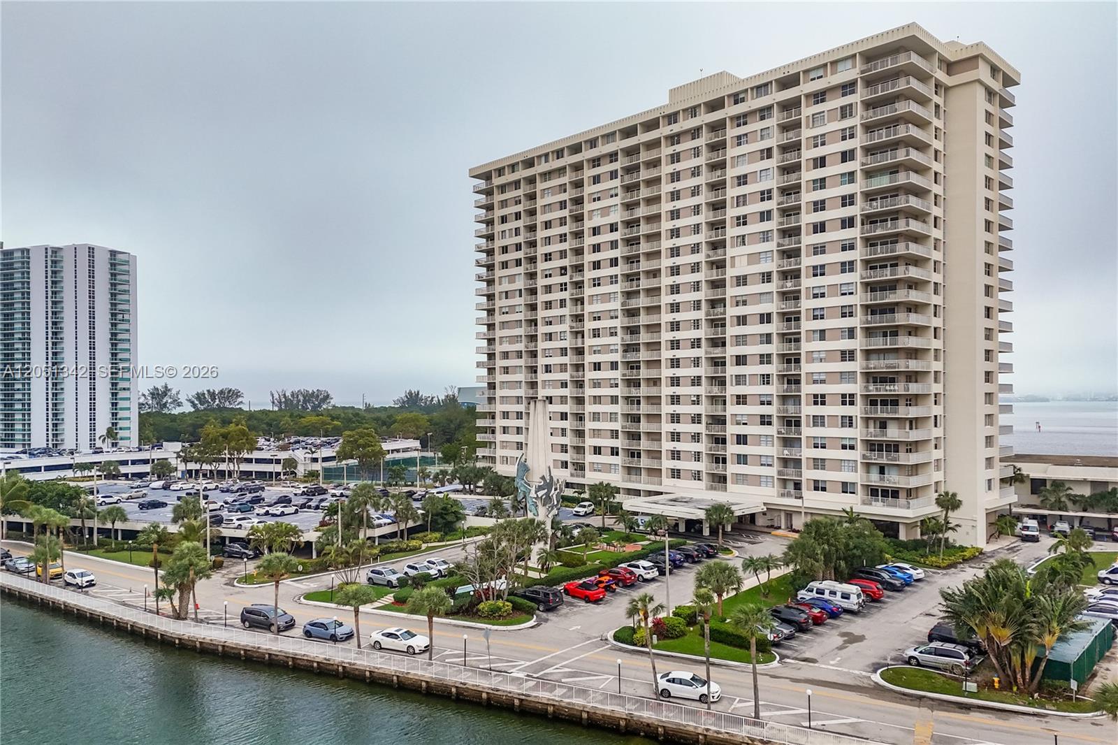 300 Bayview Dr # 903
