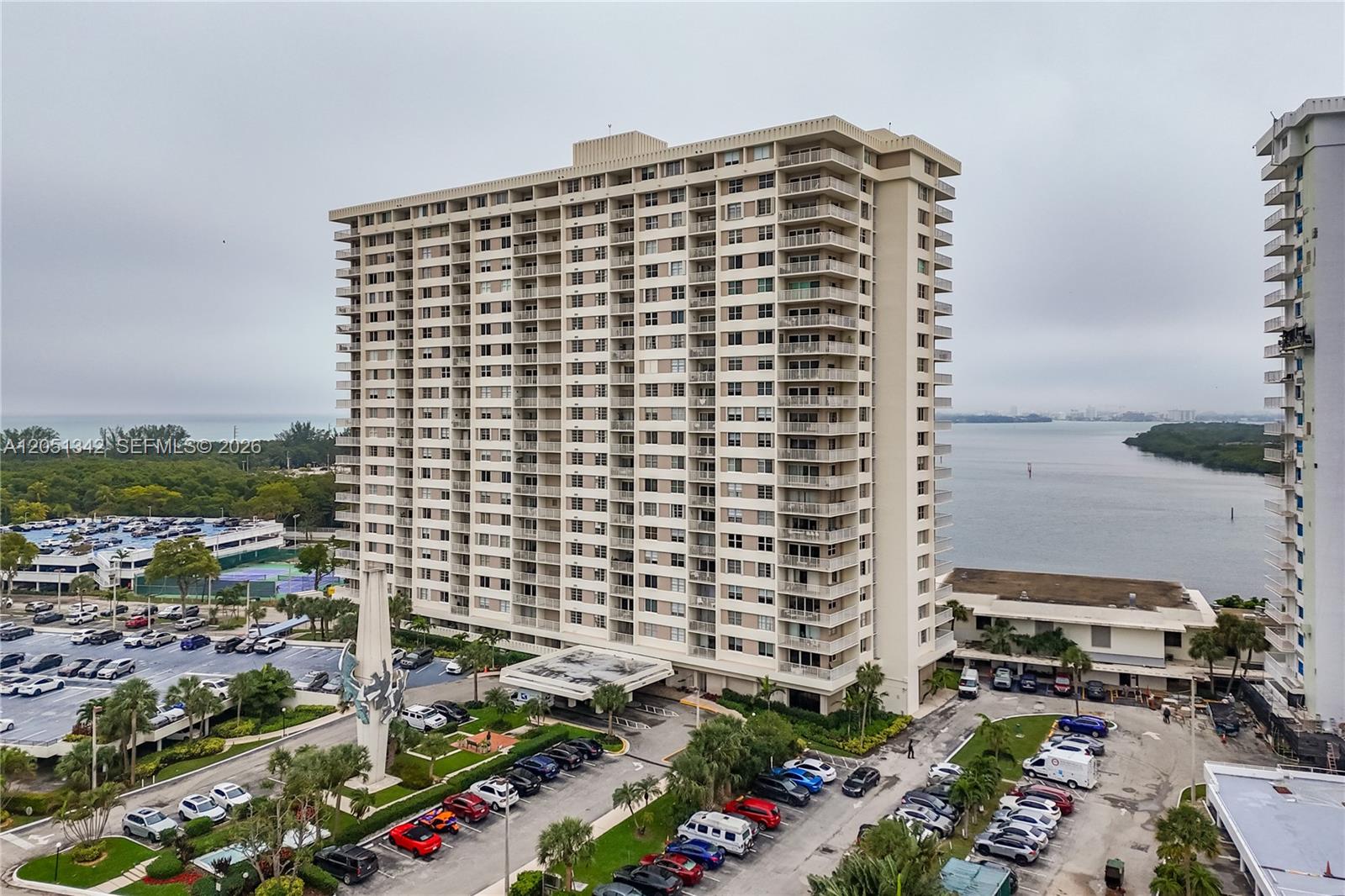 300 Bayview Dr # 903