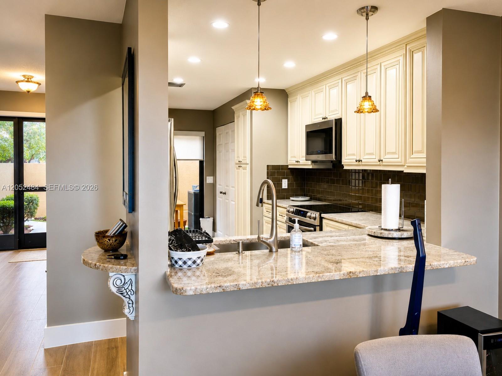 437 Prestwick Ln