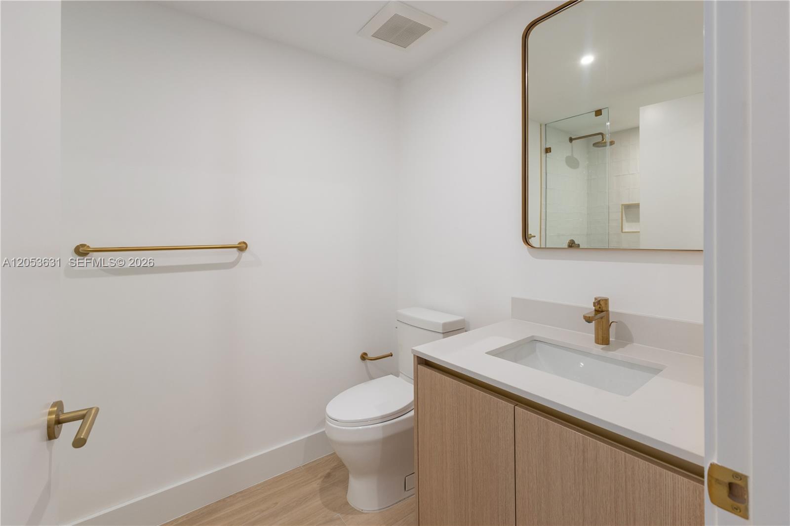 90 NE 32nd ST # 815