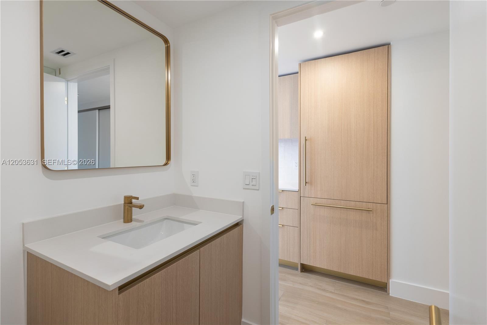 90 NE 32nd ST # 815