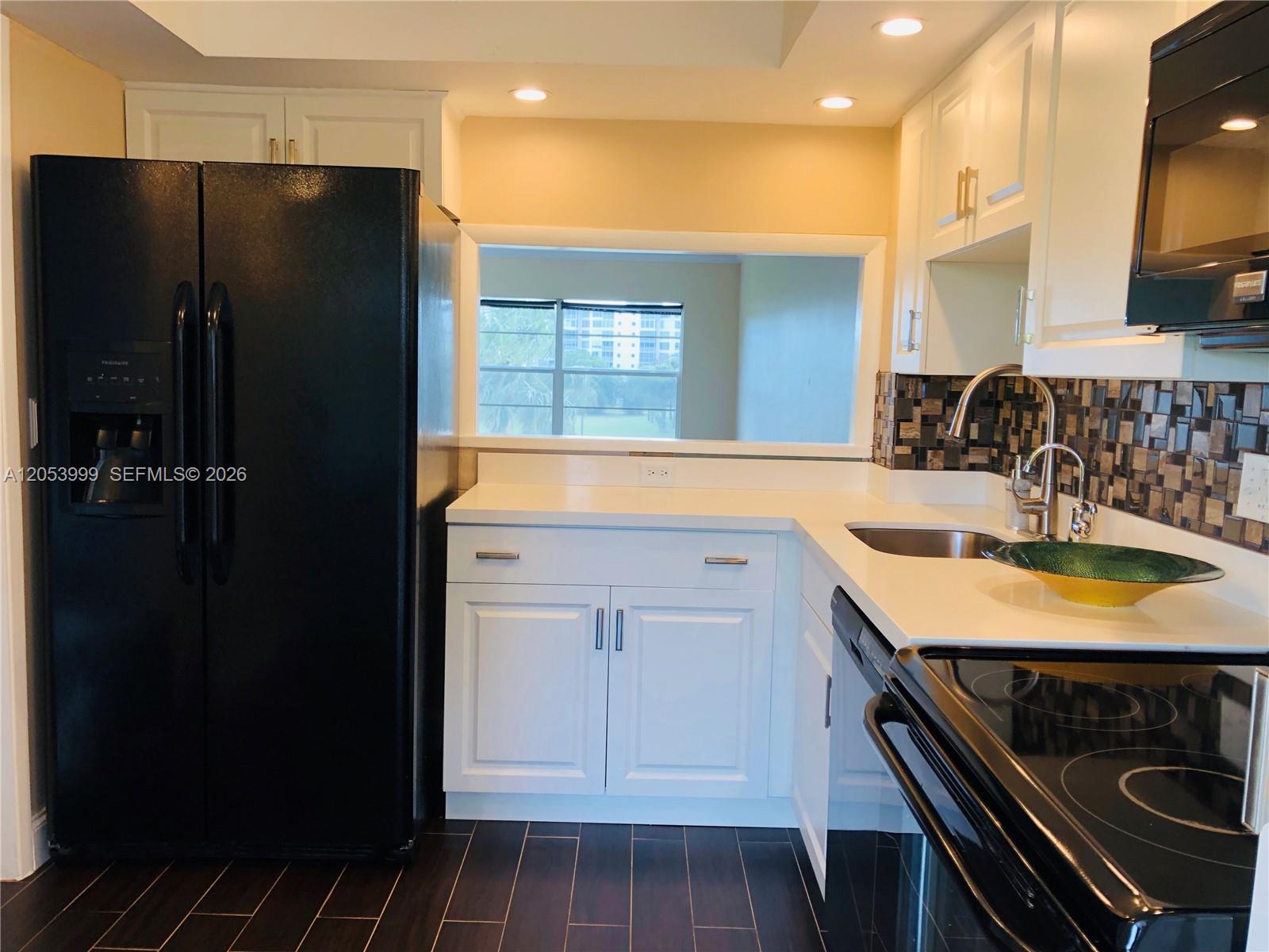 2850 N Palm Aire Dr # 404